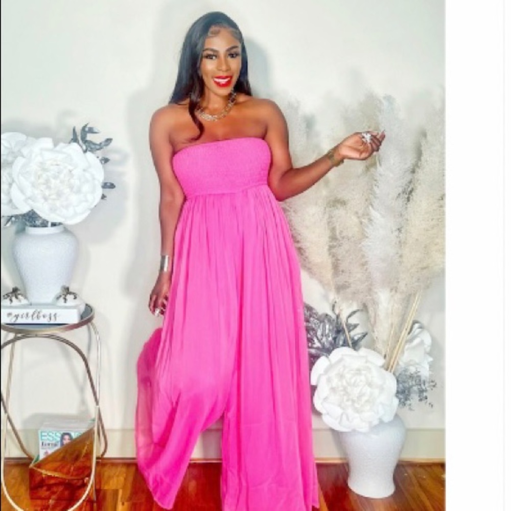 Beautiful pink lined Flare Smocked Tube Wide Legged Jumpsuit.Sz M. NWT. π₯π - Picture 3 of 4